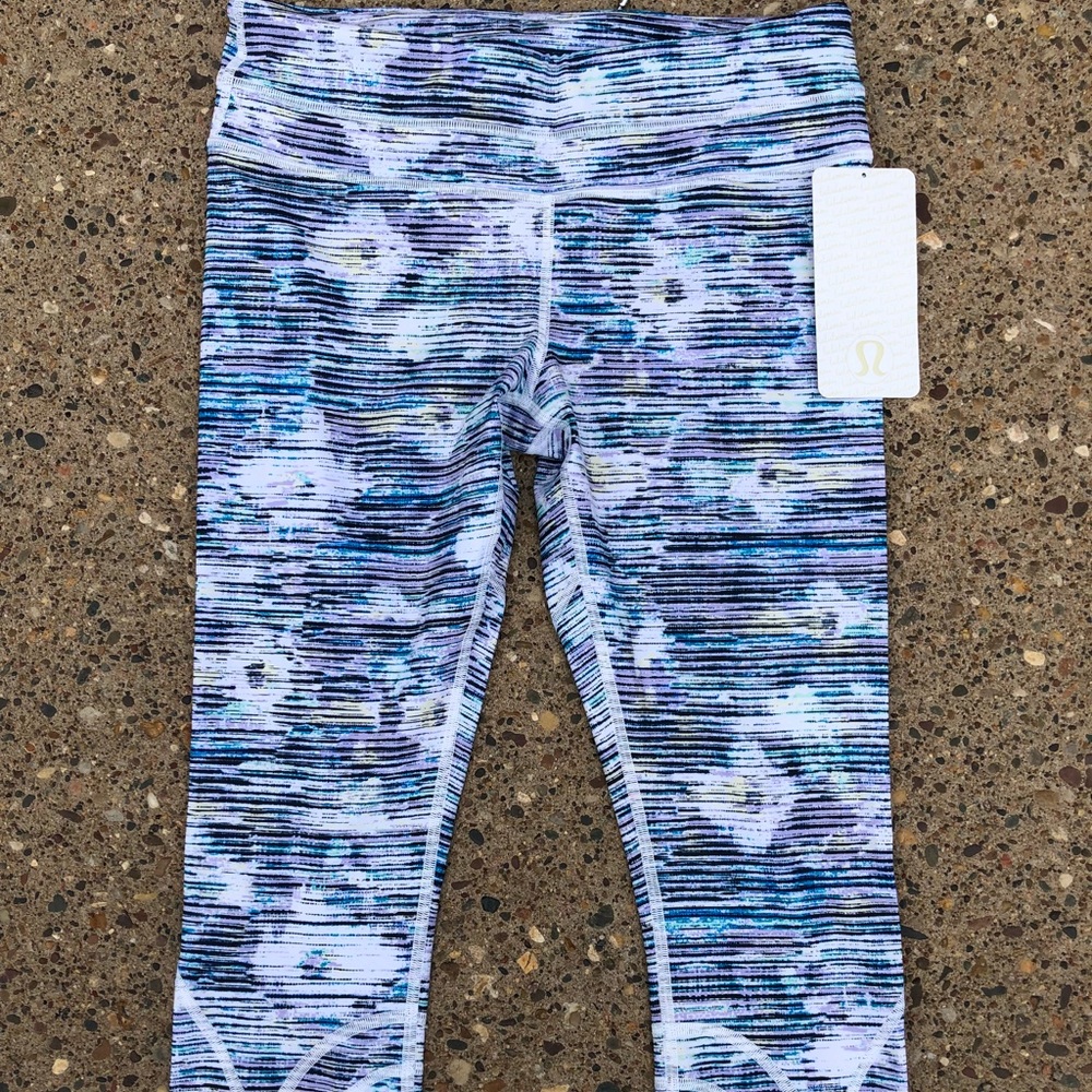 Sold NWT- lululemon Inspire crop